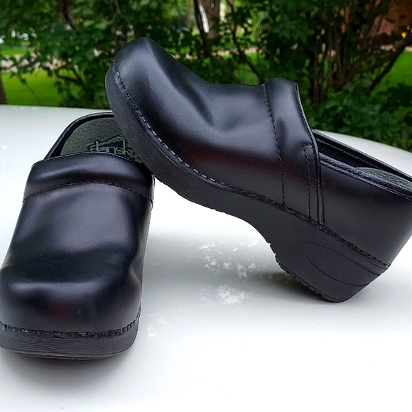 Dansko Shoes - Dansko XP clogs